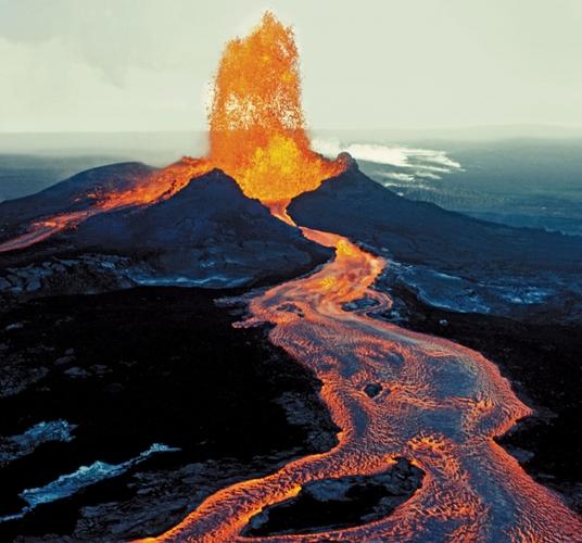 今晚开奖结果号码和火山喷发时游客急逃与火山喷发急救